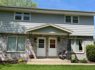 1832 Oakdale Dr, Waukesha, WI 53189