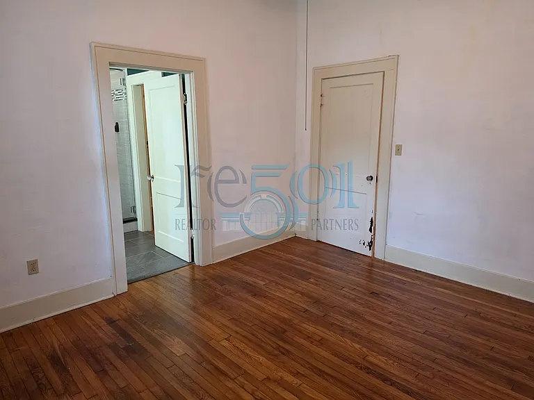 301 W 5th St — Photo 18