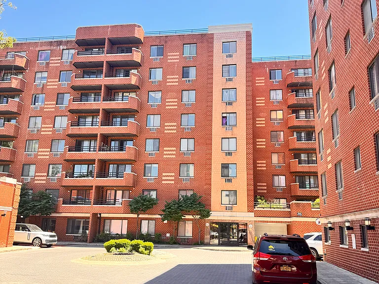 13702 Northern Blvd #J6 — Photo 1