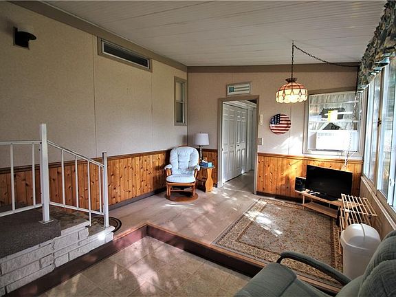 4th image of 10044 Hamp Dr