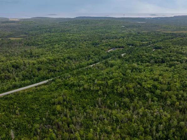 2 Highway 7, Lake Charlotte, NS B0J 1Y0