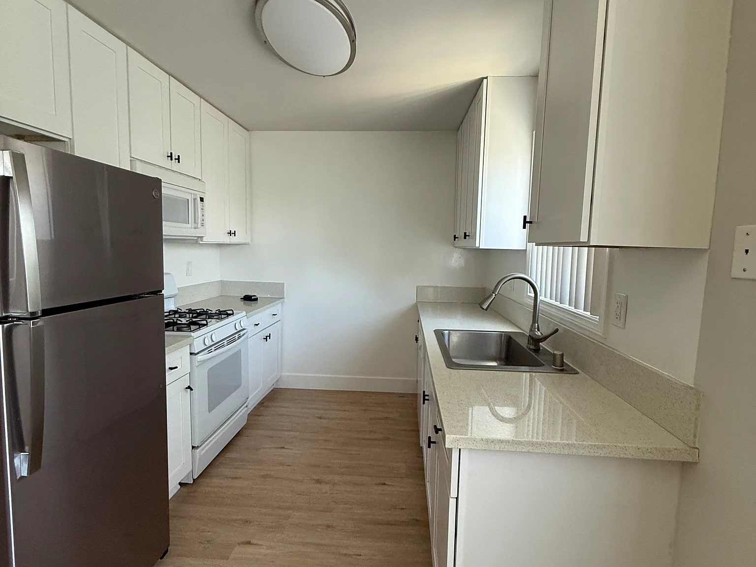 1 bed, 850 sqft, $1,995 — Photo 2