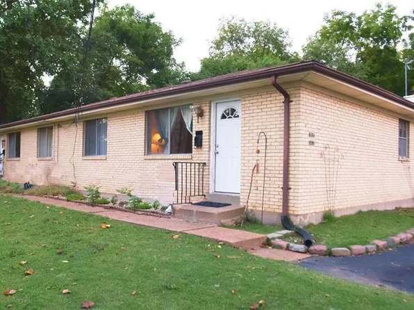 3901 Wright Ave, Saint Ann, MO 63074