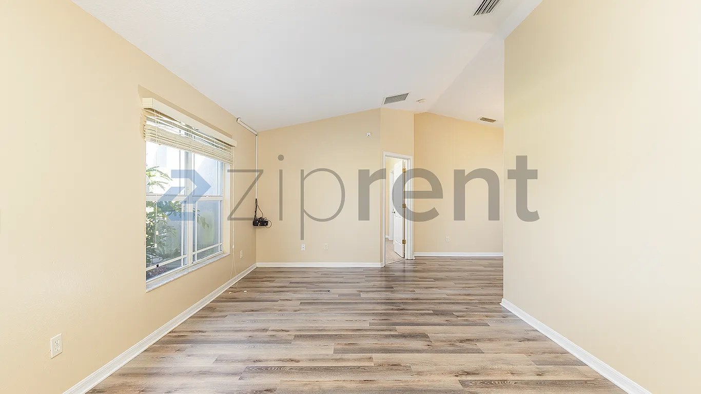3 bed, 1644 sqft, $2,400 — Photo 3