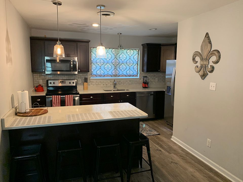 1st image of 511 Palm Pl