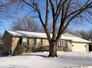 1301 Rolling Meadows Rd, Marshalltown, IA 50158
