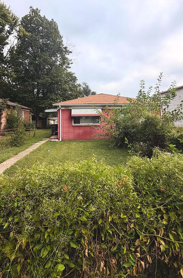 3709 Kinnear Ave — Photo 1