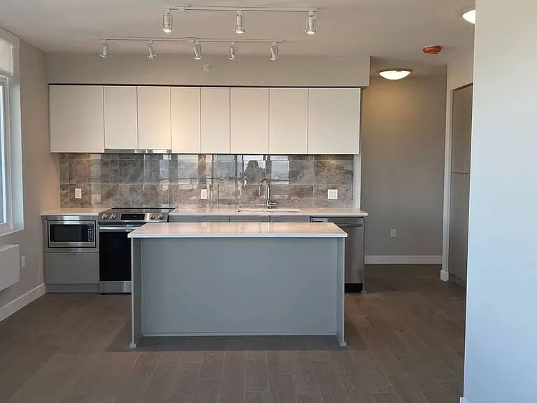 8725 University Cres #1901 — Photo 3