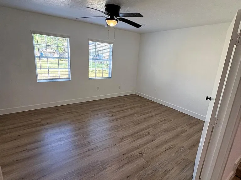 502 Independence St — Photo 25
