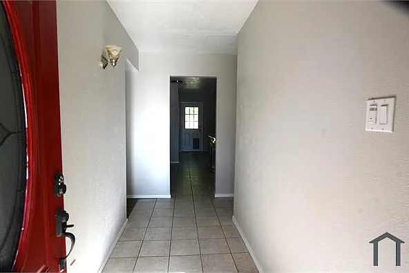 3 bed, 1430 sqft, $2,500 — Photo 4