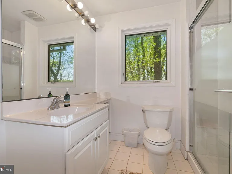 8309 Old Seven Locks Rd — Photo 30