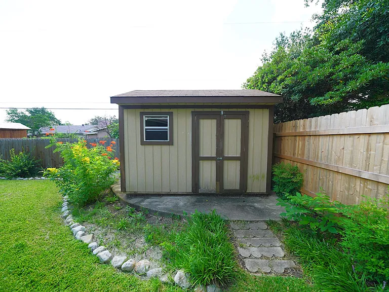 9802 La Rue St — Photo 40