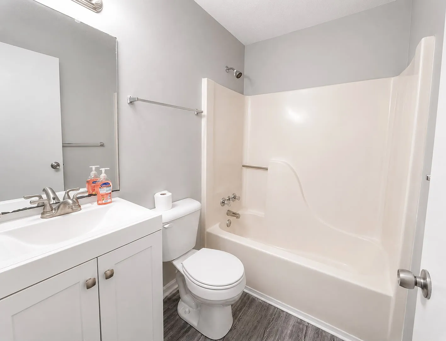 3 bed, 1164 sqft, $1,975 — Photo 2