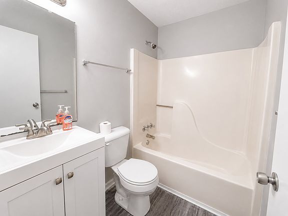 2nd image of 4510 Murphy Ln