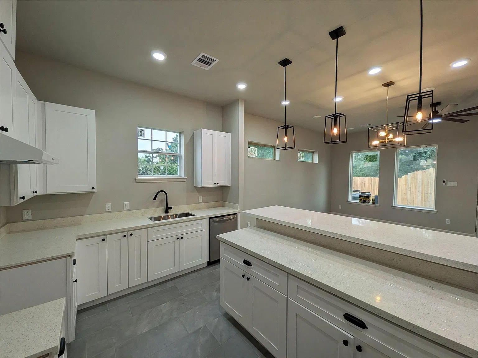 3 bed, 3.5 bath, 1664 sqft, $1,948 — Photo 3