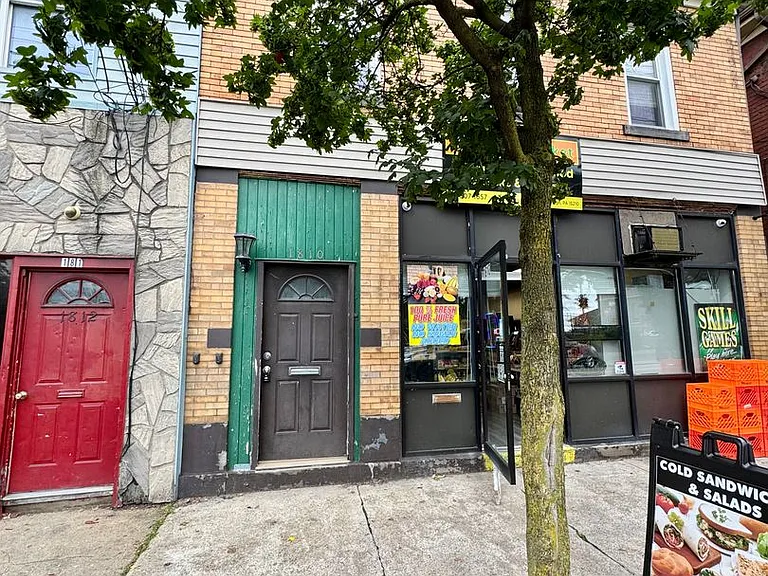 1810 Brownsville Rd — Photo 2