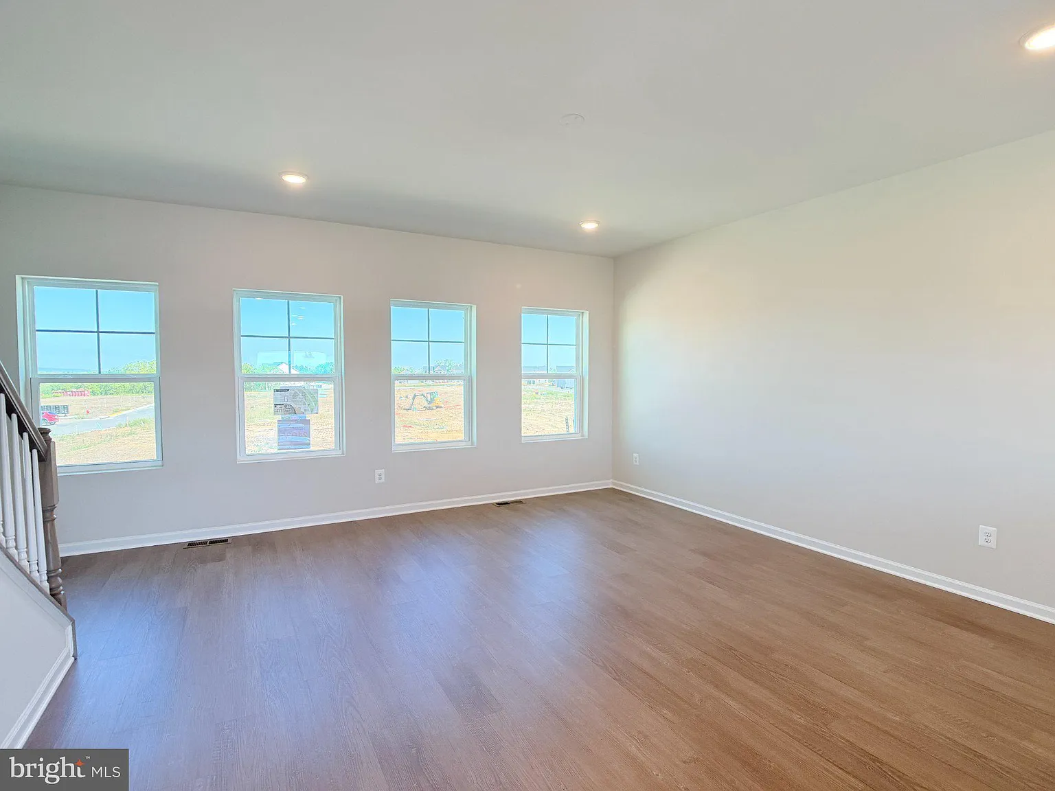3 bed, 4.0 bath, 1669 sqft, $2,400 — Photo 4