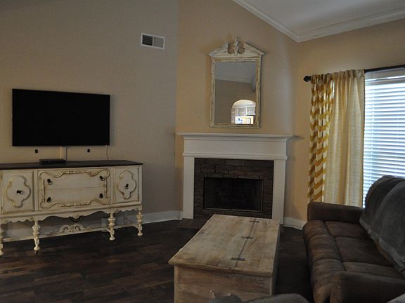 4th image of 1052 Emerald Ridge Dr