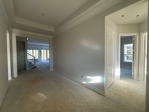 3rd image of 802 Monterrey Cir