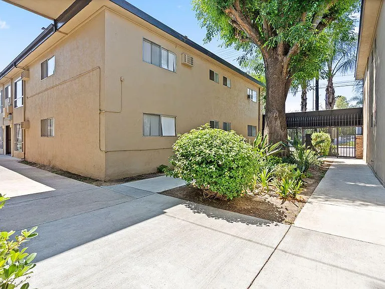 Parthenia Terrace Apartments — Photo 31
