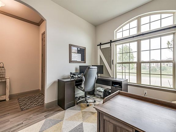 4th image of 6809 Cambridge Dr