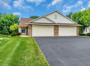 321 Summer Pl E, Maplewood, MN 55117