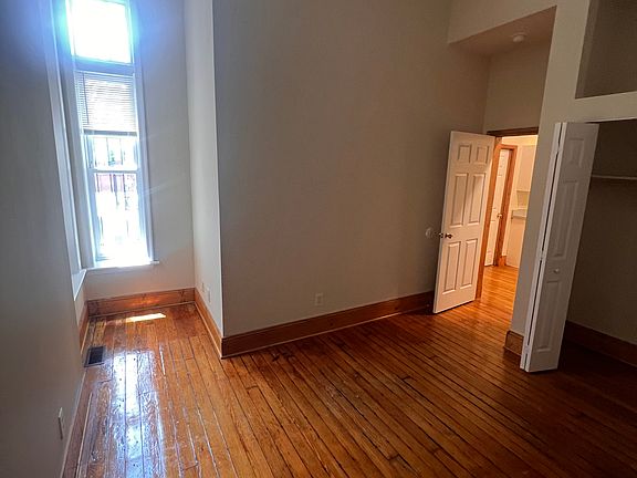 5th image of 909 W Grace St APT 1