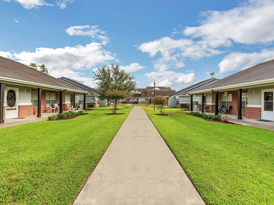 Scenic Walking Path Between Apartments at Humble Memorial Gardens in Humble, TX