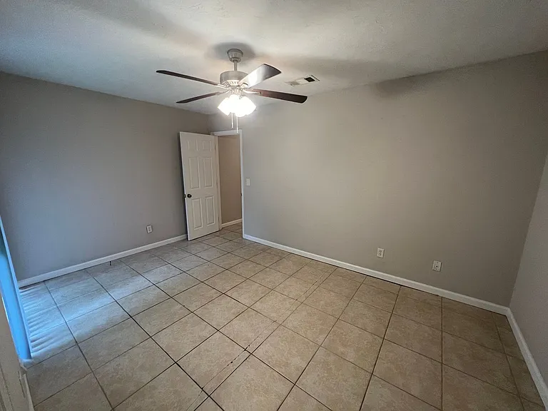 1801 Fairlane Rd — Photo 3