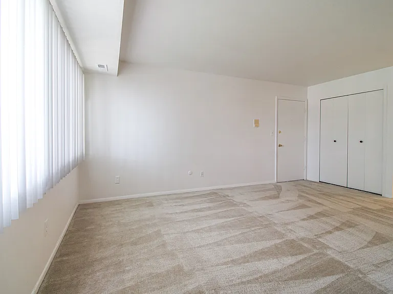 Garfield Park Apartments — Photo 14