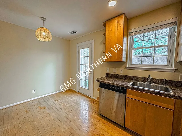 2831D S Wakefield St #D — Photo 5