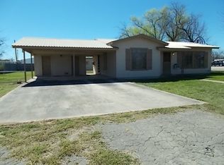 501 E Sabinal St, Uvalde, TX 78801