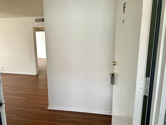 2nd image of 445 E Tujunga Ave APT F