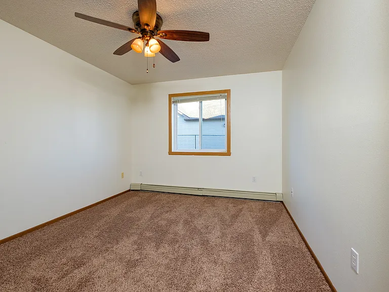 Fargo, ND Maybrook Apartments | Bedroom