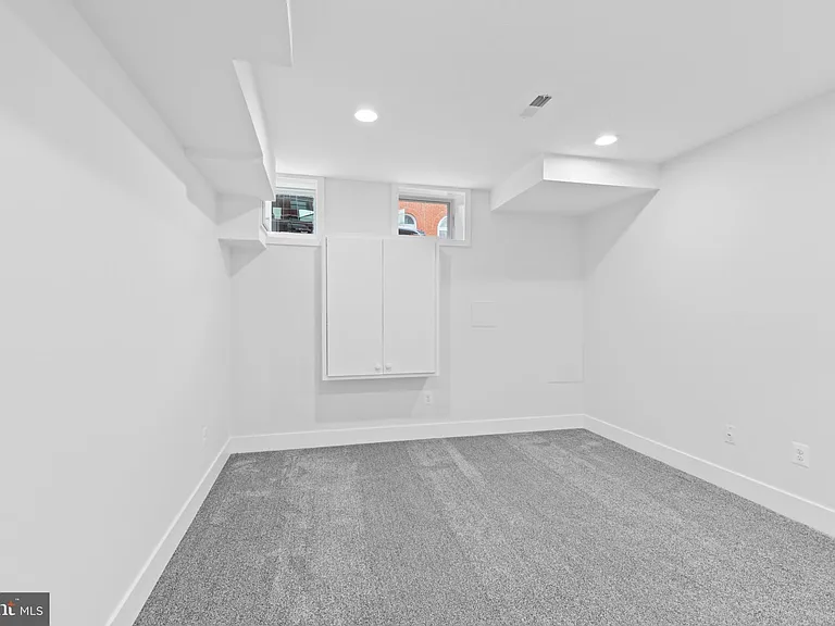 1434 Marshall St — Photo 27