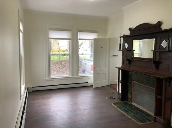 38 Talbot Ave #B, Rockland, ME 04841
