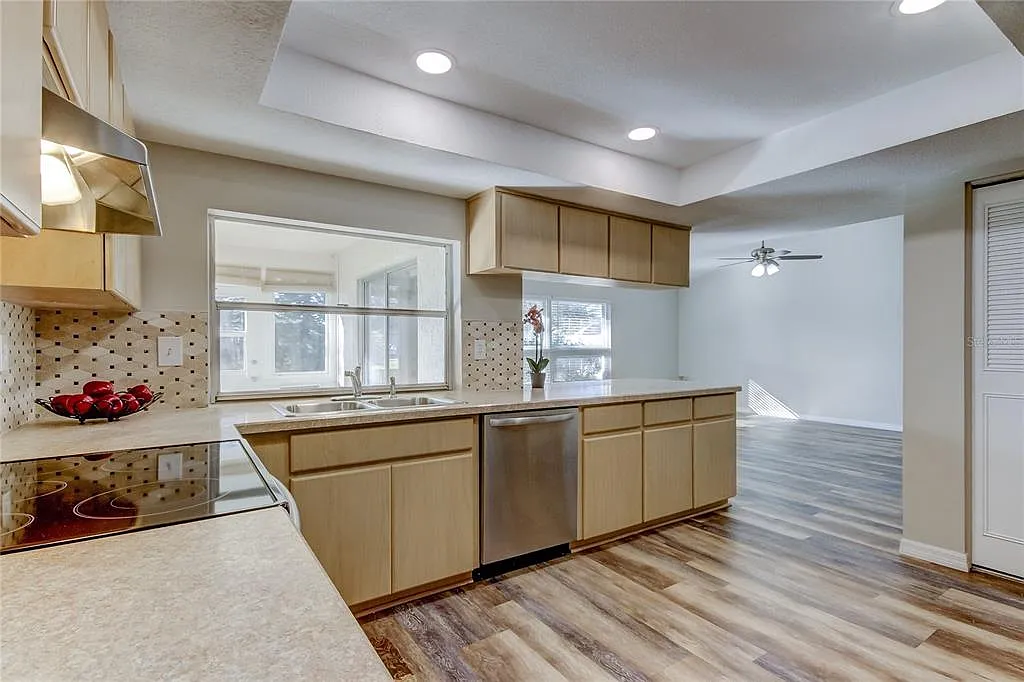 3 bed, 2.0 bath, 1750 sqft, $2,100 — Photo 4