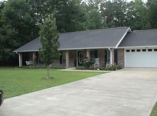 4712 Meadowview Rd, Marianna, FL 32446