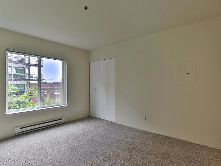 Charbonneau Apartments — Photo 41