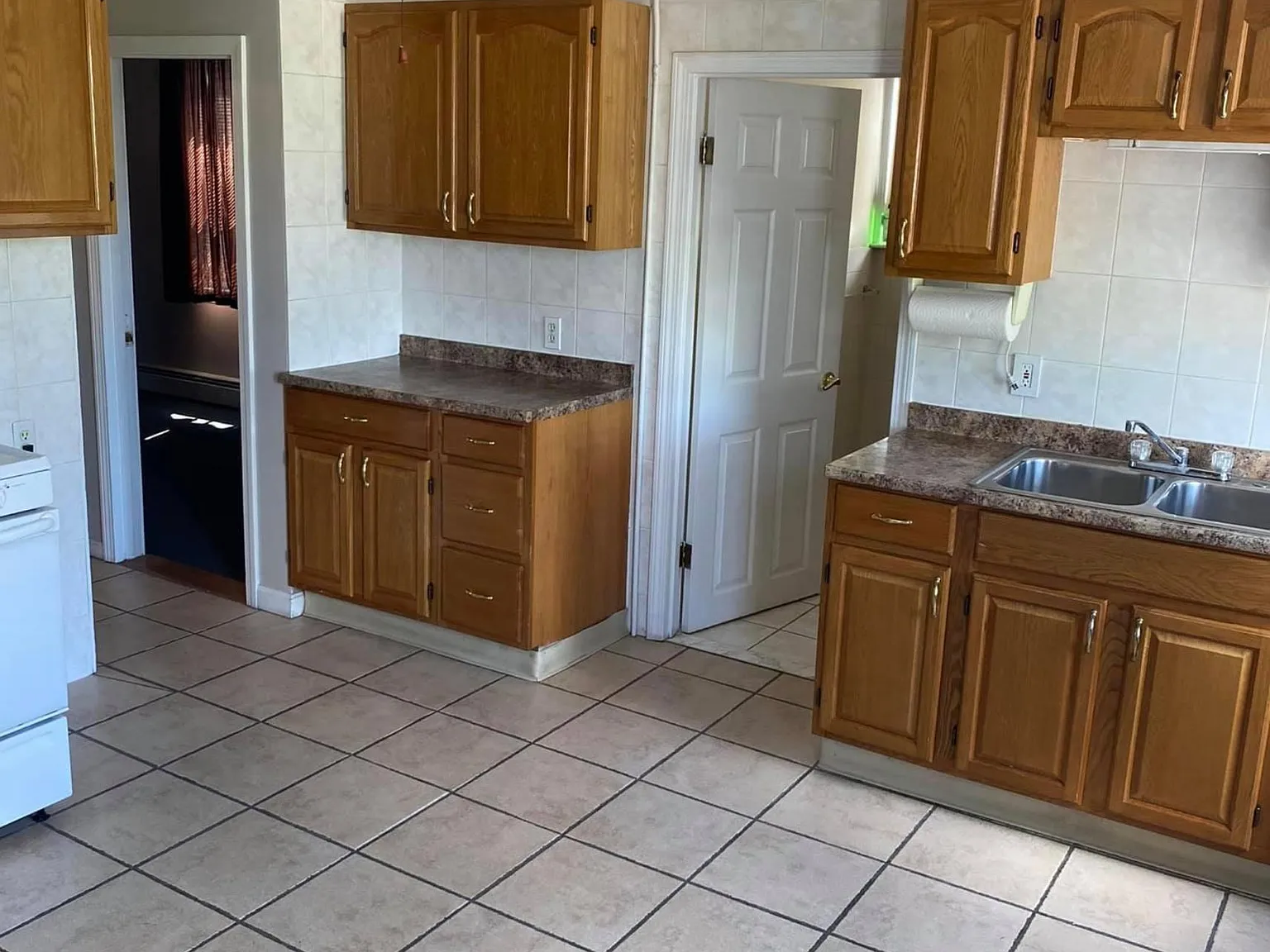 2 bed, 900 sqft, $1,600 — Photo 2