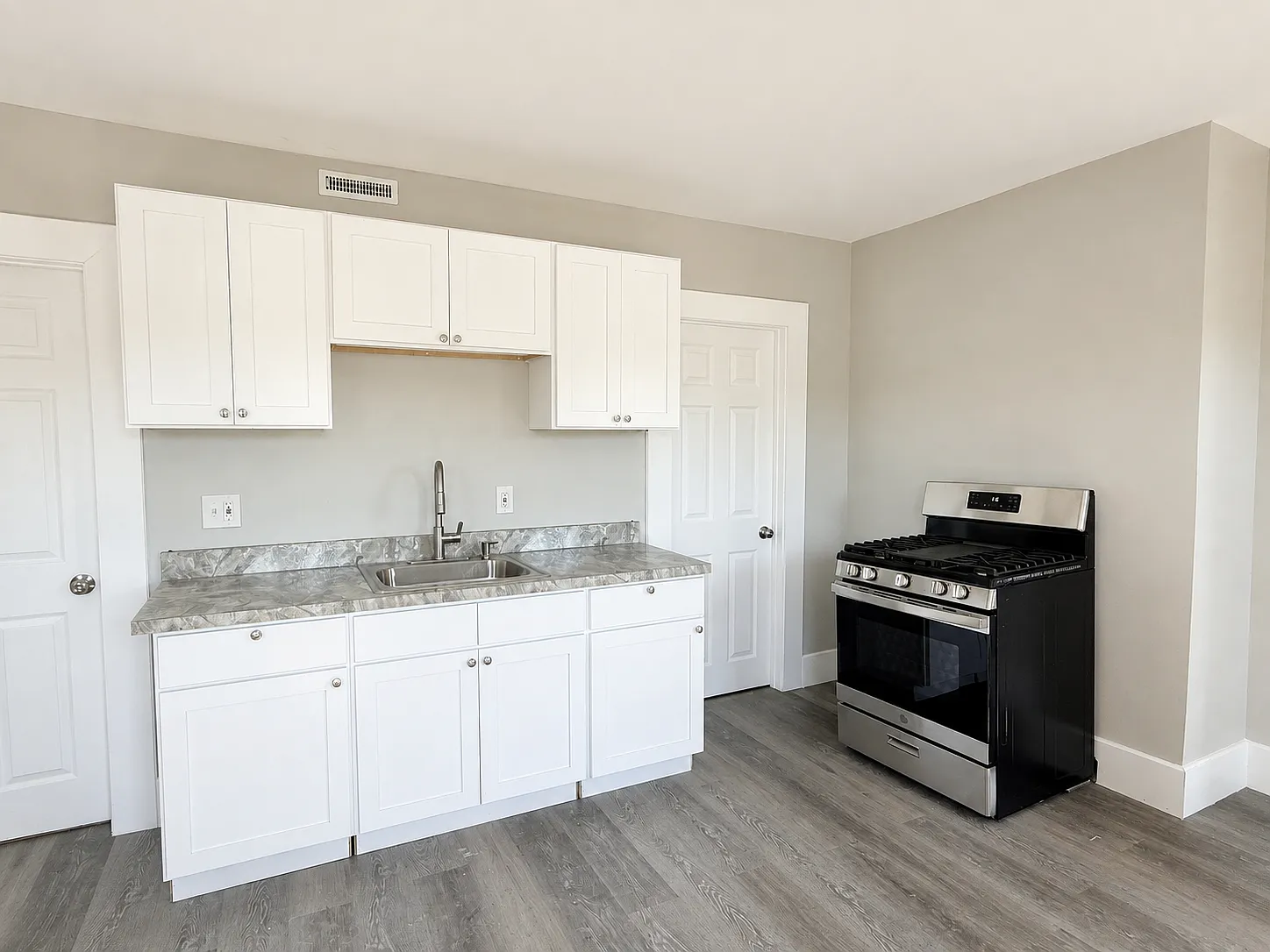 3 bed, 1345 sqft, $2,200 — Photo 3