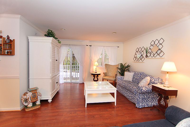 1st image of 105 Roseland Ave Unit 901