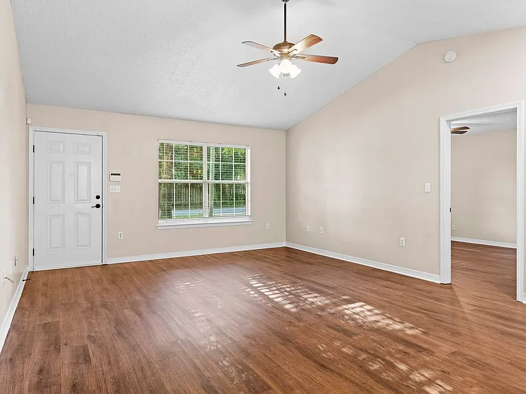 502 Hyde Park Dr — Photo 6