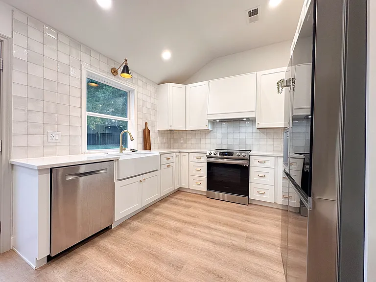 314 E Center St — Photo 3