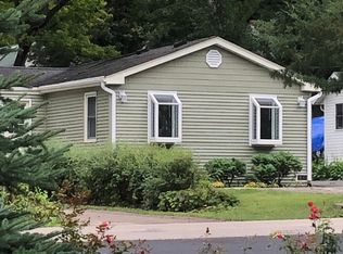 1618 E Lakeshore Dr, Twin Lakes, WI 53181
