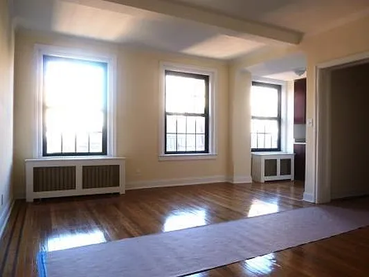 Rented by Siderow Residential Group | media 31