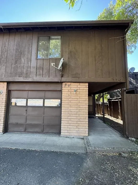 3 bed, 1.5 bath, $1,400 — Photo 2