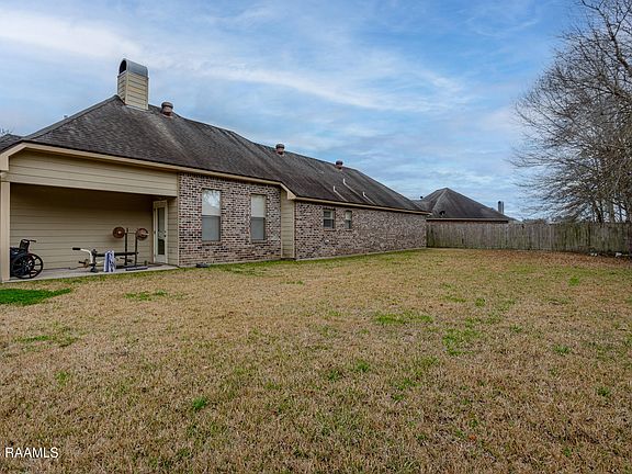 3rd image of 301 Magnolia Knee Dr