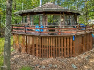 127 Westwood Dr, Dingmans Ferry, PA 18328