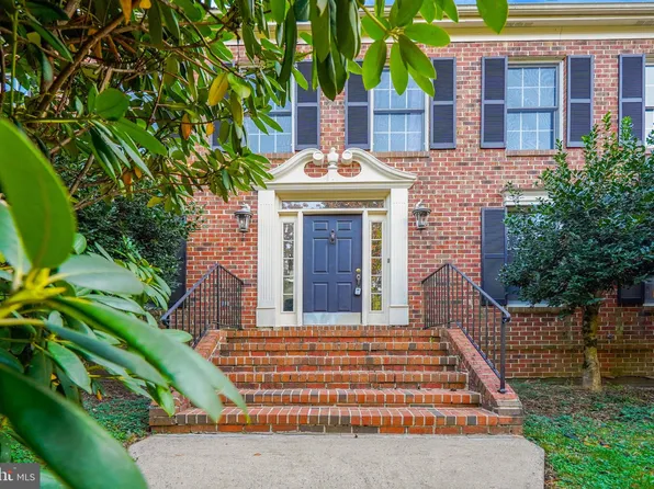 11107 Bowen Ave, Great Falls, VA 22066